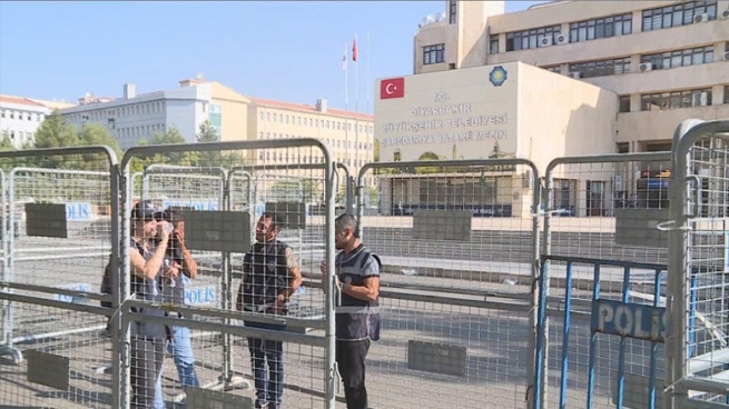 نه‌ته‌وه‌ یه‌كگرتووه‌كان و یه‌كێتی ئه‌وروپا لێكۆڵینه‌وه‌ له‌ دوورخستنه‌وه‌ی سه‌رۆك شاره‌وانییه‌كانی هه‌ده‌په‌ ده‌كه‌ن